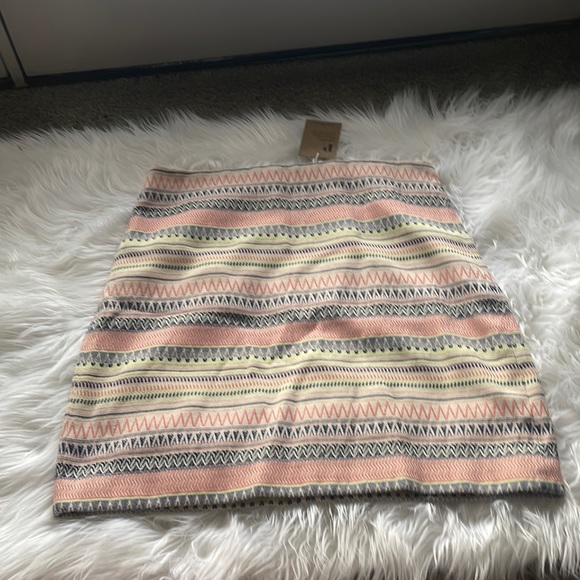Ann Taylor Dresses & Skirts - EUC Ann Taylor LOFT skirt